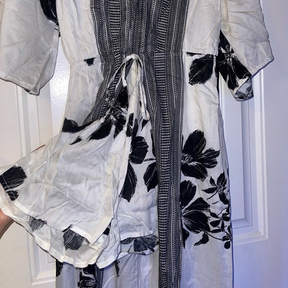 3/$15 Overlay bardot romper - Picture 3 of 6